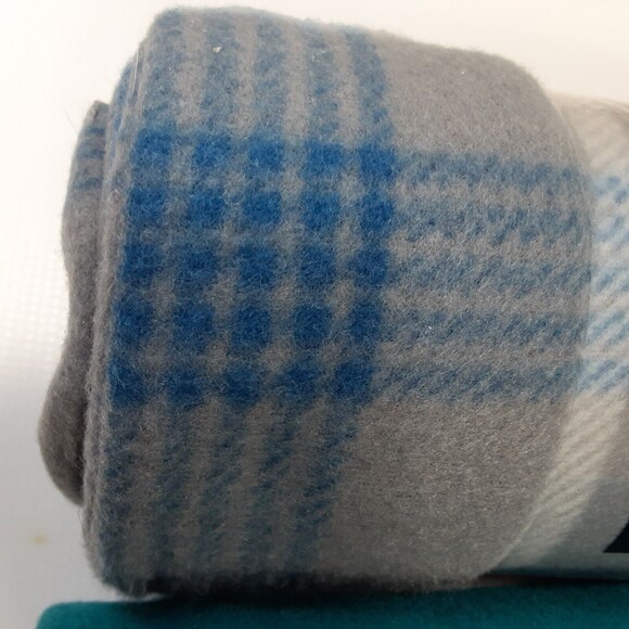 New Mainstays Fleece Throw Blankets - Lot of 4 - 50" x 60" - See Description - Picture 3 of 11